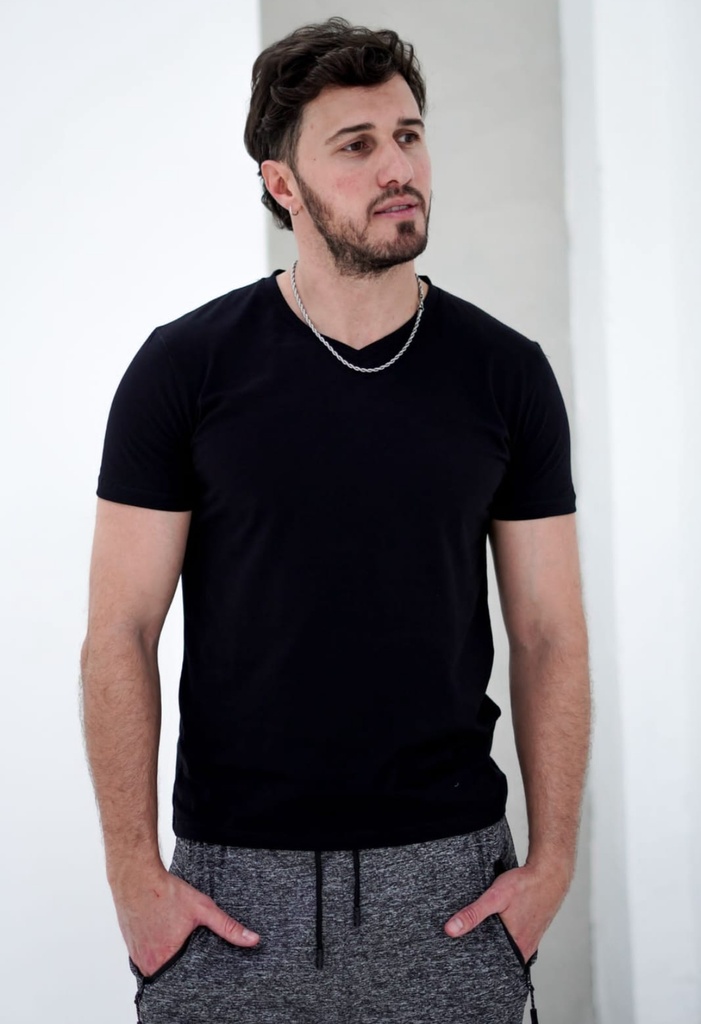 Remera lisa escote en V